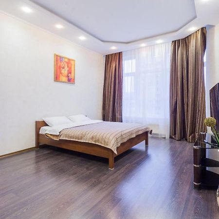 Navit Apartments With Breakfast,Near The Railway Station, The City Center, The Park Kiev Buitenkant foto