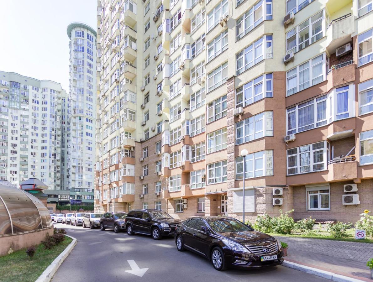 Navit Apartments With Breakfast,Near The Railway Station, The City Center, The Park Kiev Buitenkant foto