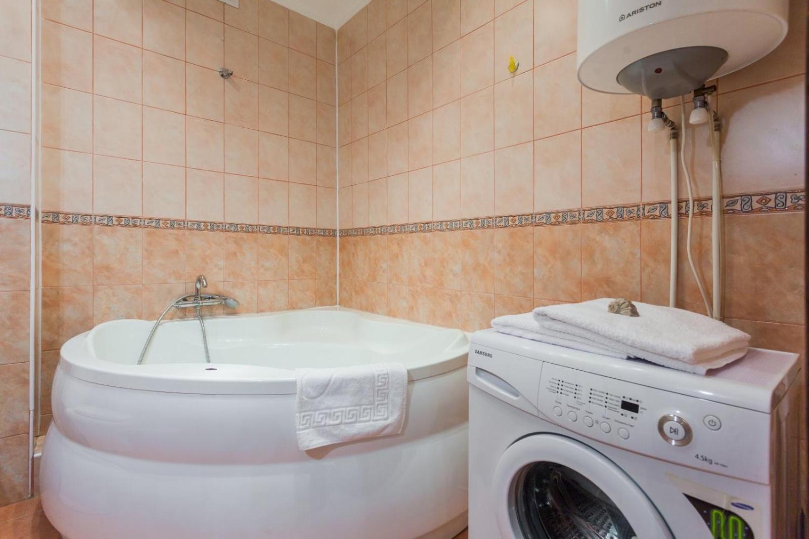 Navit Apartments With Breakfast,Near The Railway Station, The City Center, The Park Kiev Buitenkant foto